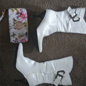 White Boots and wrestlet